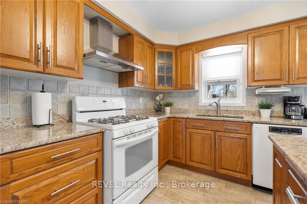 Photo 15 of 23 Tanner Drive, Pelham, Fonthill — HOMEH