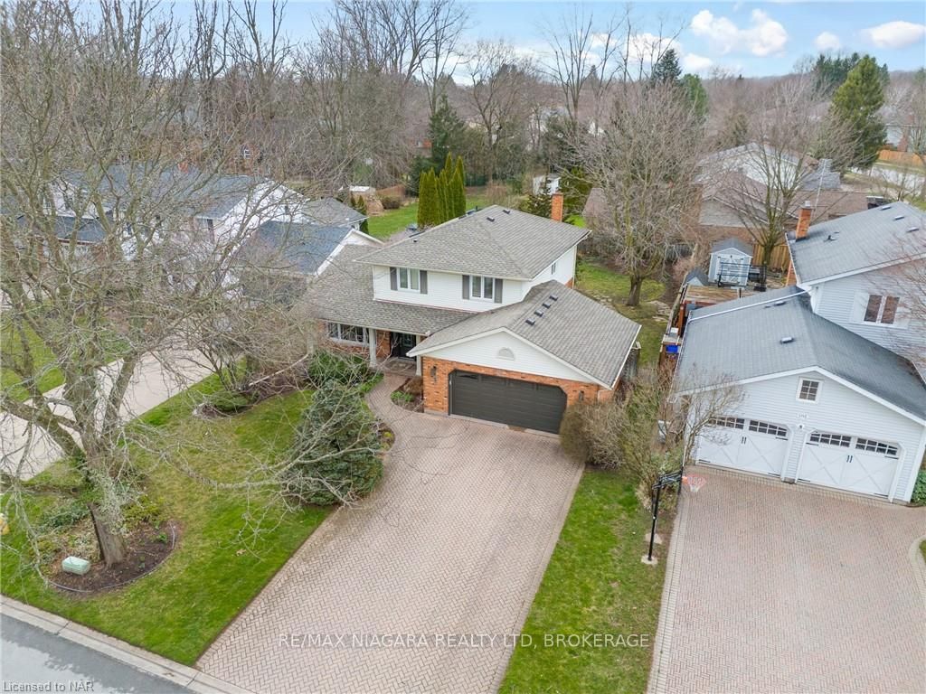 Photo 2 of 3 Townsend Circle, Pelham, Fonthill — HOMEH