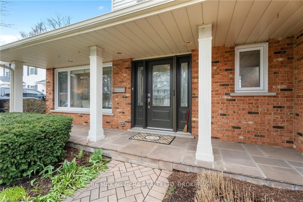 Photo 3 of 3 Townsend Circle, Pelham, Fonthill — HOMEH