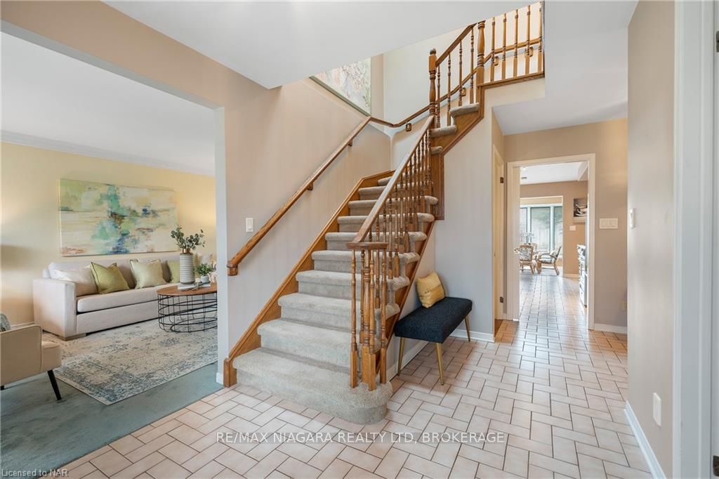 Photo 5 of 3 Townsend Circle, Pelham, Fonthill — HOMEH