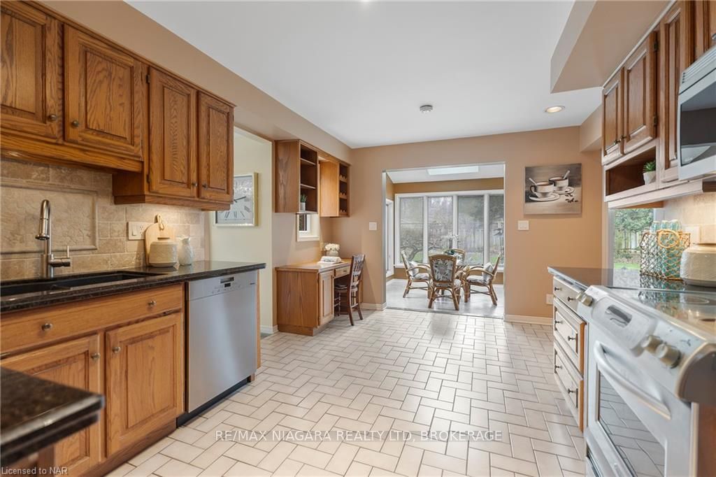 Photo 8 of 3 Townsend Circle, Pelham, Fonthill — HOMEH