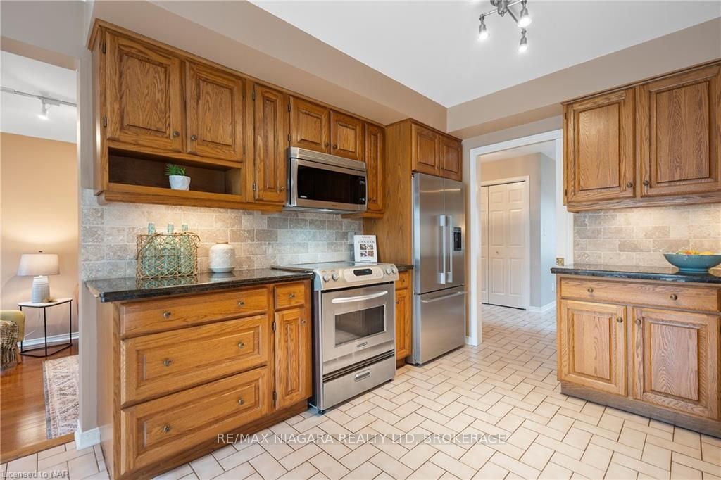 Photo 10 of 3 Townsend Circle, Pelham, Fonthill — HOMEH
