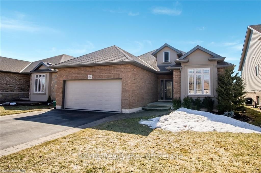 Photo 1 of 12 Cooper Court, Pelham, Fonthill — HOMEH