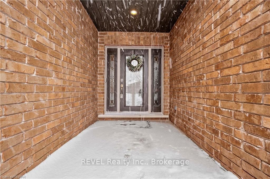 Photo 2 of 12 Cooper Court, Pelham, Fonthill — HOMEH