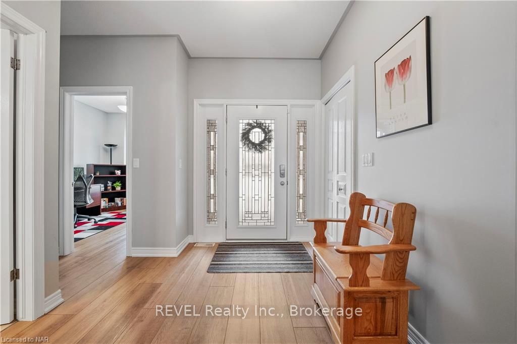 Photo 3 of 12 Cooper Court, Pelham, Fonthill — HOMEH