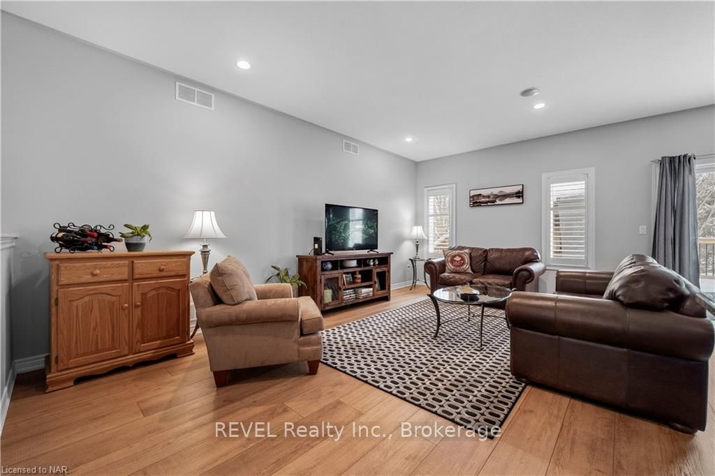 Photo 5 of 12 Cooper Court, Pelham, Fonthill — HOMEH