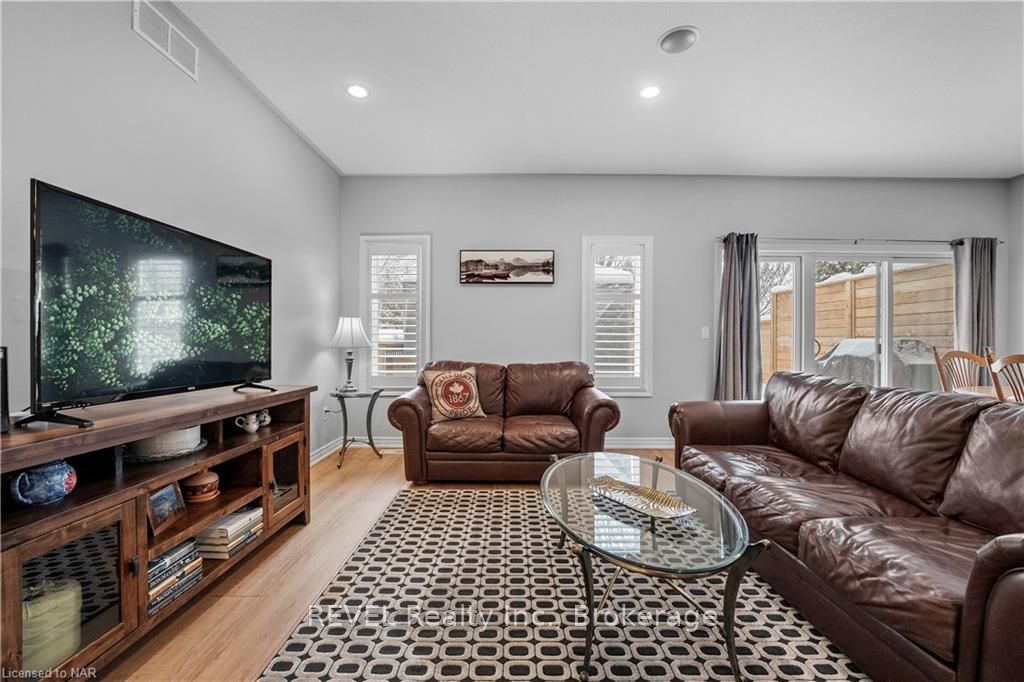 Photo 6 of 12 Cooper Court, Pelham, Fonthill — HOMEH