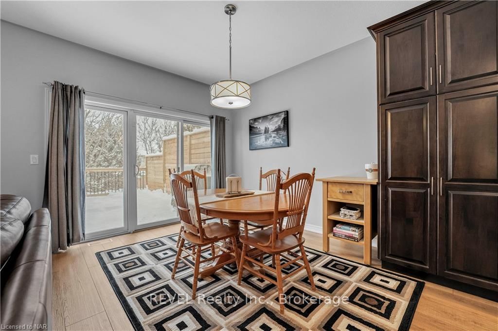 Photo 7 of 12 Cooper Court, Pelham, Fonthill — HOMEH