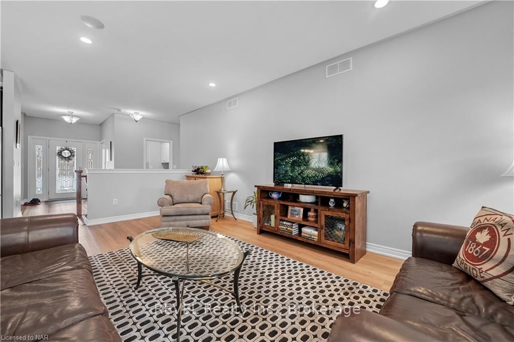 Photo 10 of 12 Cooper Court, Pelham, Fonthill — HOMEH