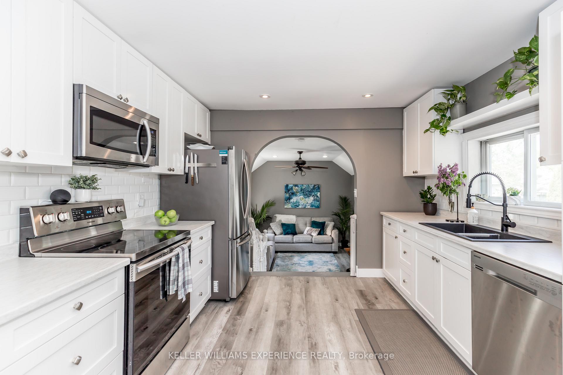 Photo 10 of 417 High Street, Orillia — HOMEH