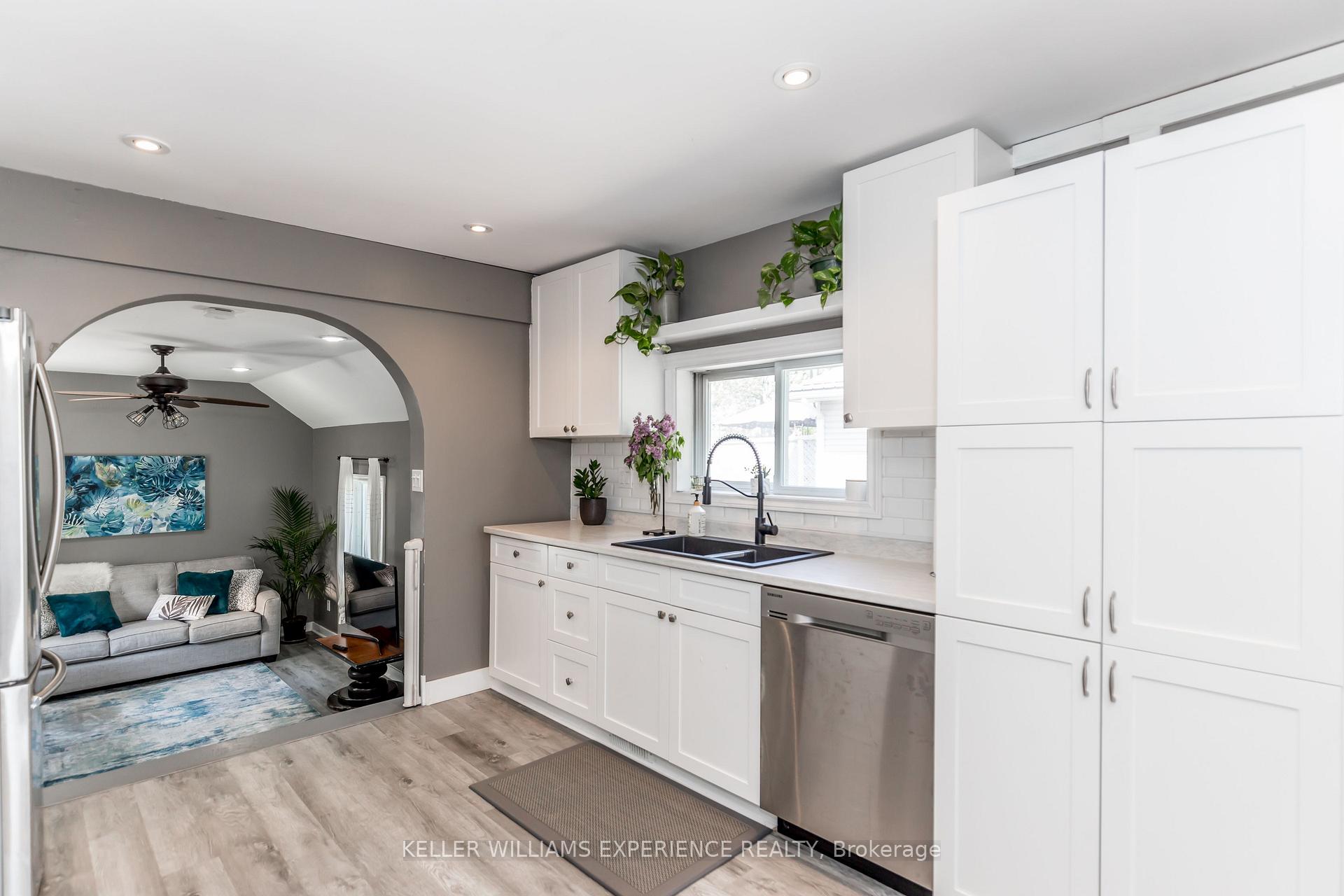 Photo 11 of 417 High Street, Orillia — HOMEH