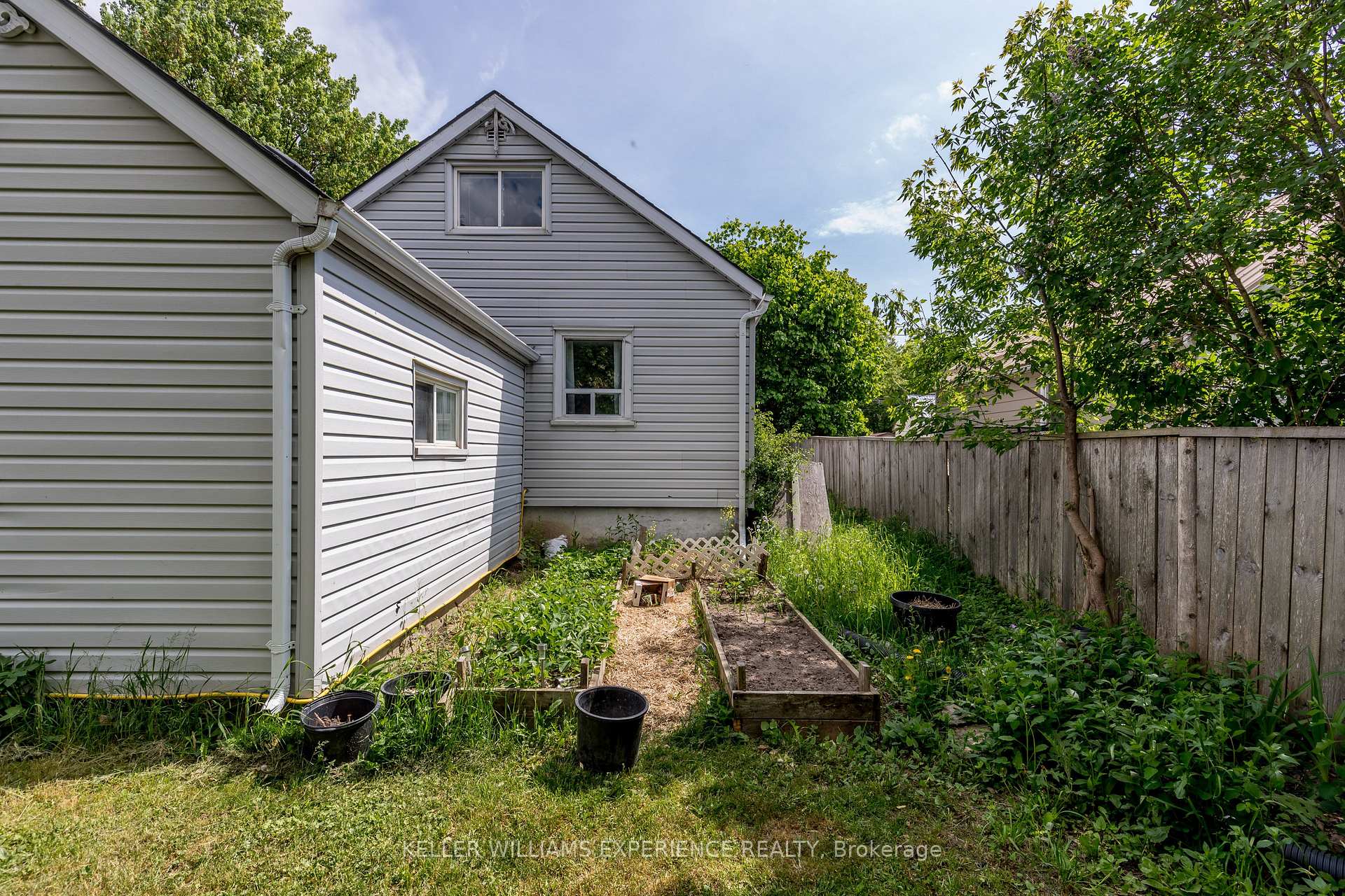 Photo 37 of 417 High Street, Orillia — HOMEH