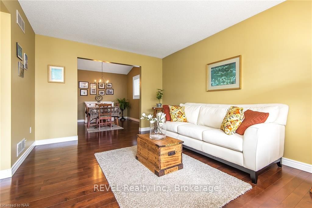 Photo 3 of 307 Beckett Cr, Pelham, Fonthill — HOMEH