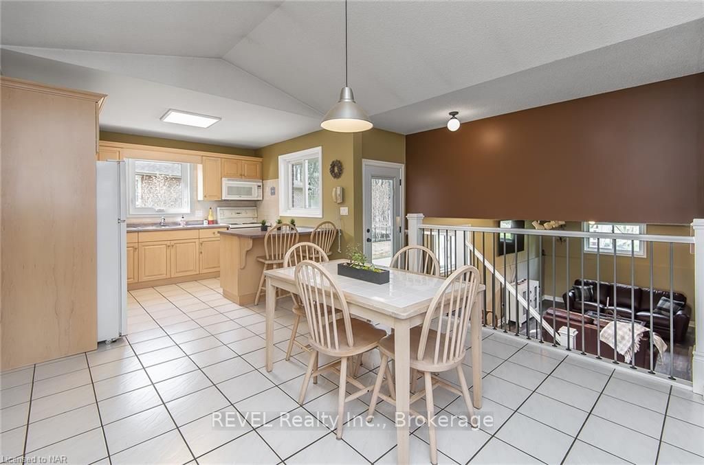 Photo 8 of 307 Beckett Cr, Pelham, Fonthill — HOMEH