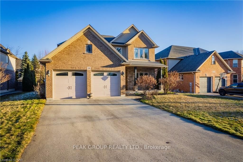 Photo 3 of 19 Merritt Road, Pelham, Fonthill — HOMEH