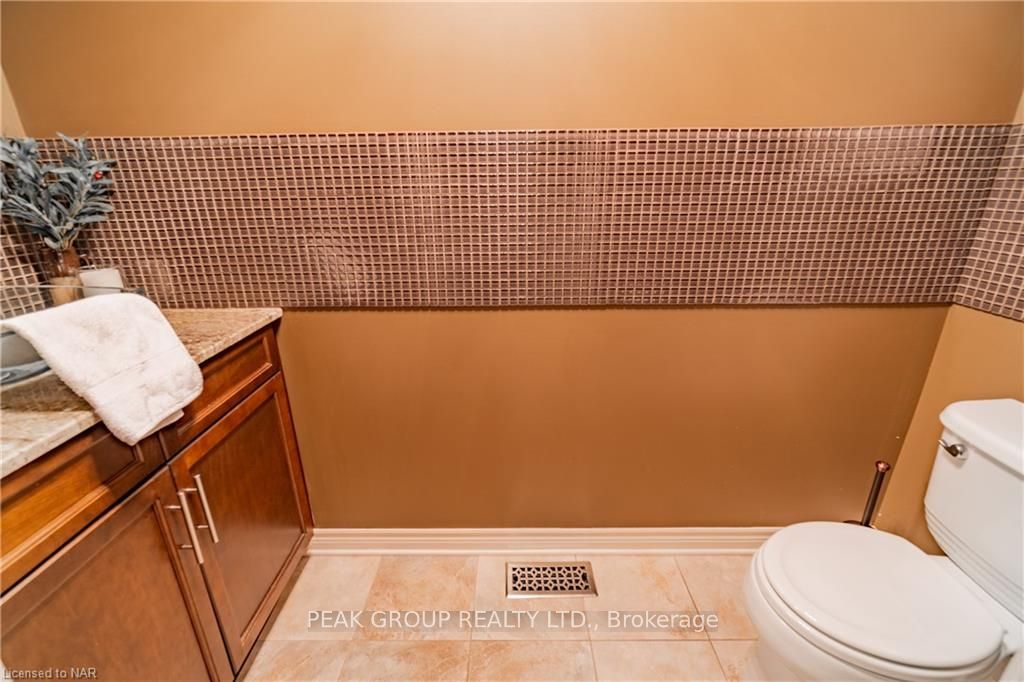 Photo 16 of 19 Merritt Road, Pelham, Fonthill — HOMEH