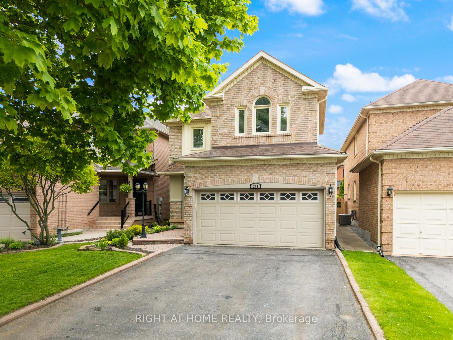 Photo 2 of 244 Rushbrook Drive, Newmarket, Summerhill Estates — HOMEH