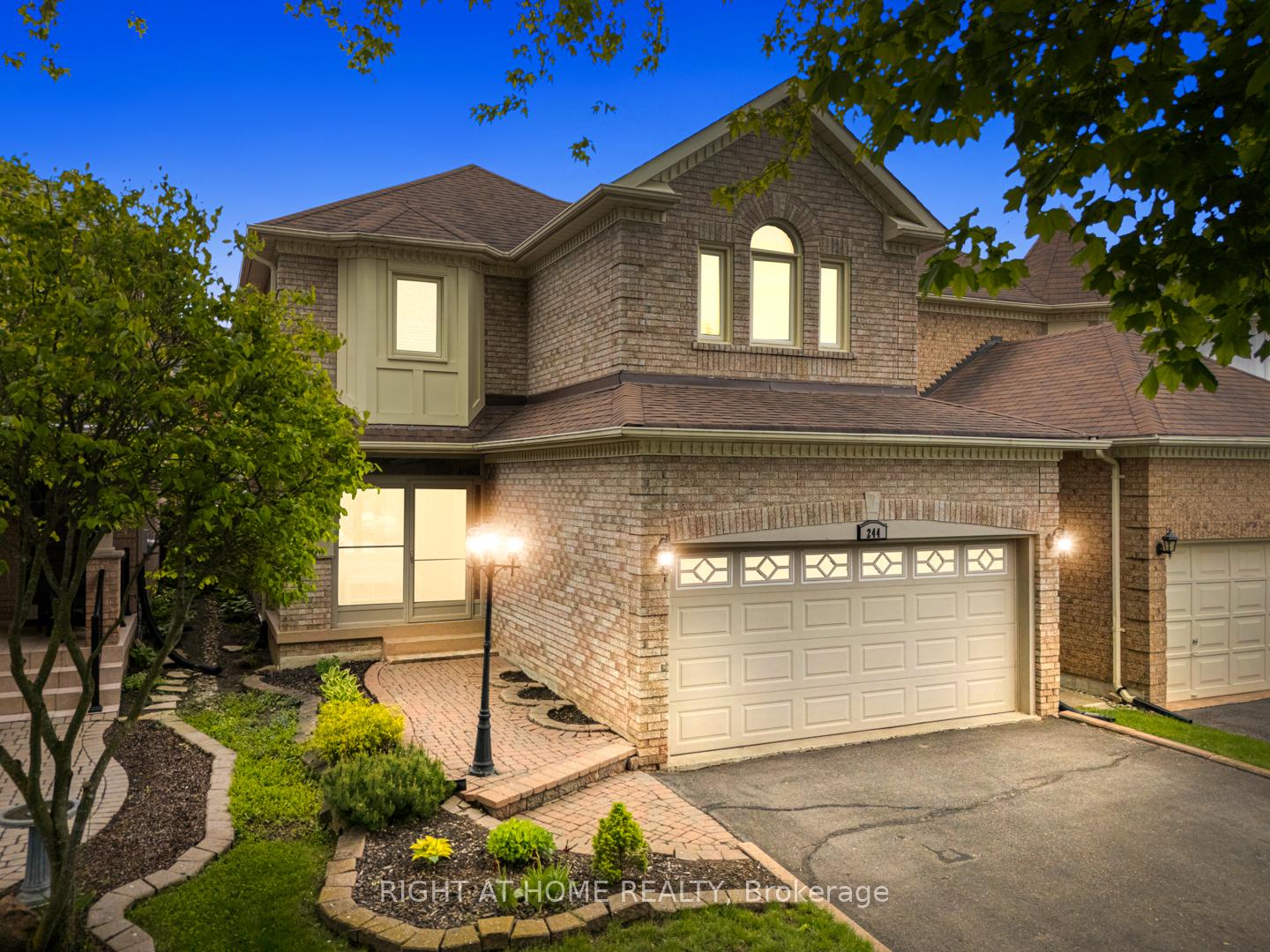 Photo 5 of 244 Rushbrook Drive, Newmarket, Summerhill Estates — HOMEH