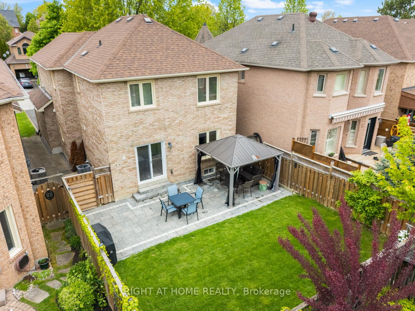 Photo 10 of 244 Rushbrook Drive, Newmarket, Summerhill Estates — HOMEH