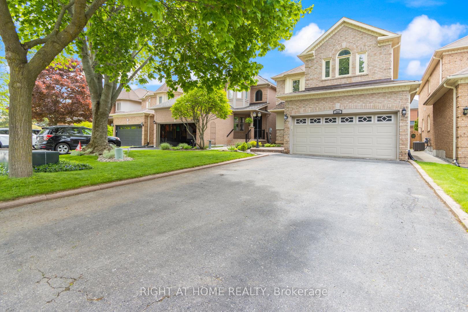Photo 11 of 244 Rushbrook Drive, Newmarket, Summerhill Estates — HOMEH