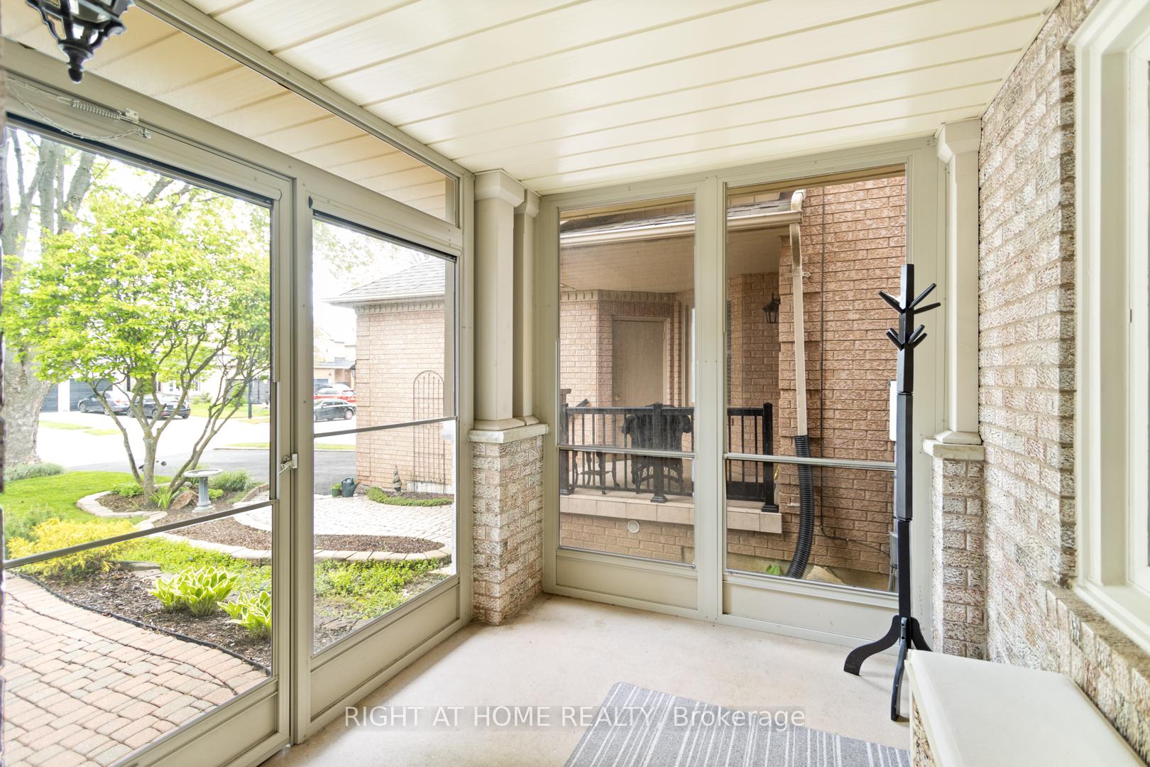 Photo 12 of 244 Rushbrook Drive, Newmarket, Summerhill Estates — HOMEH