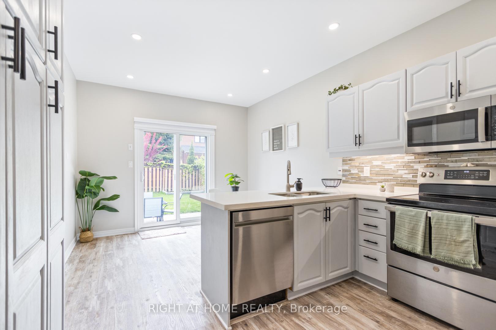 Photo 19 of 244 Rushbrook Drive, Newmarket, Summerhill Estates — HOMEH