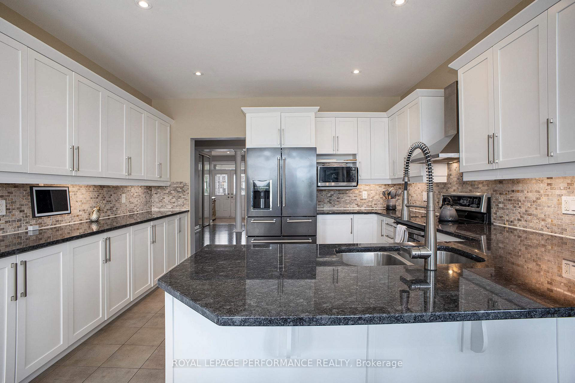 Photo 13 of 450 Frank Cauley Way, Ottawa, Avalon East — HOMEH