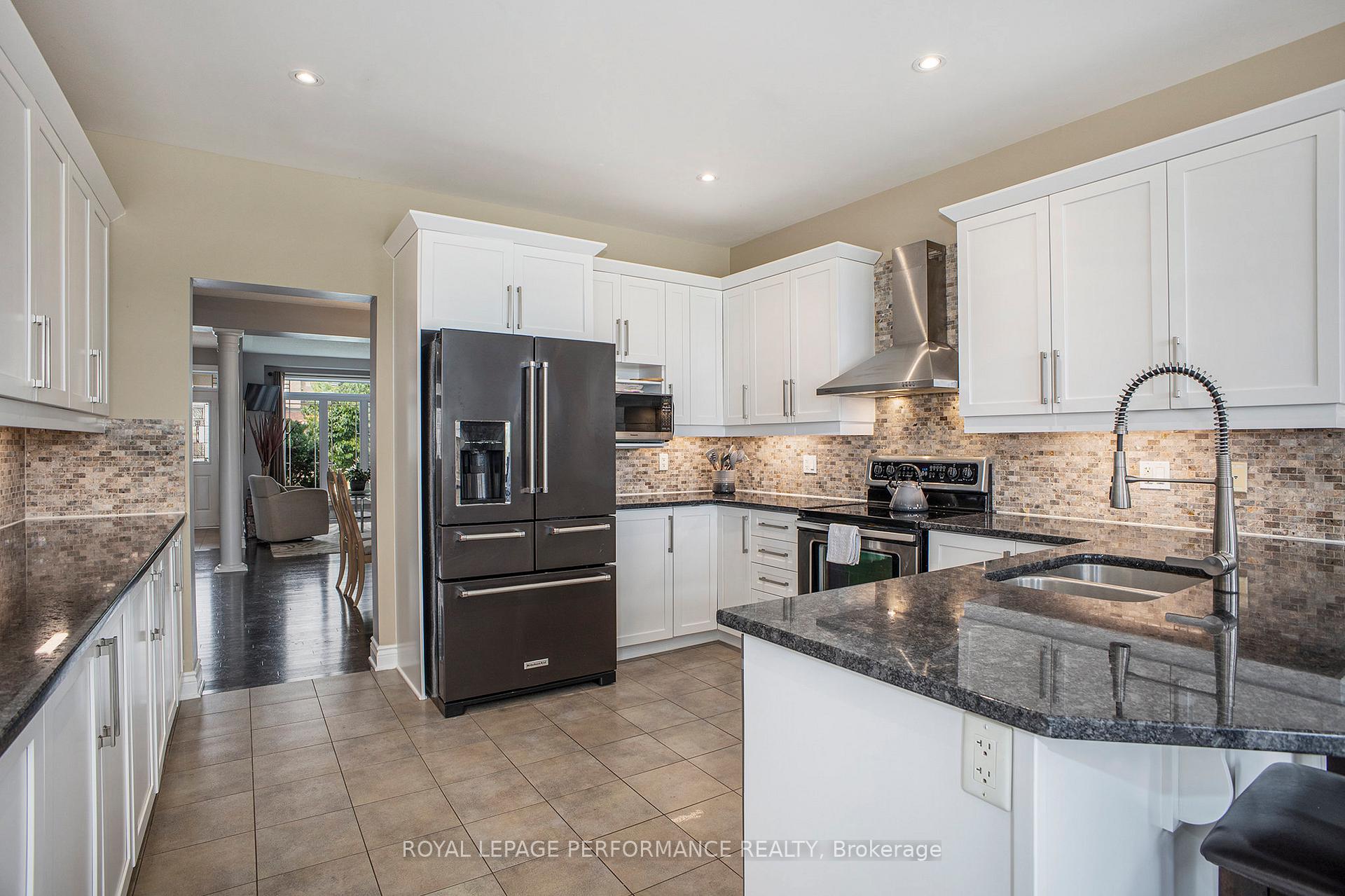 Photo 14 of 450 Frank Cauley Way, Ottawa, Avalon East — HOMEH