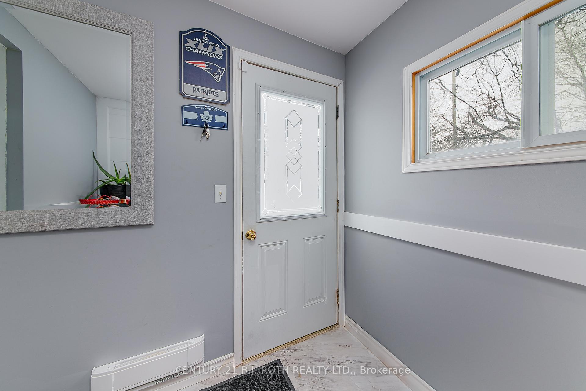 Photo 3 of 1 Lakeview Avenue, Orillia — HOMEH