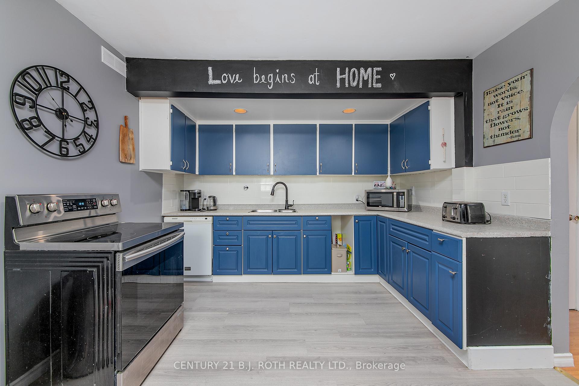 Photo 5 of 1 Lakeview Avenue, Orillia — HOMEH