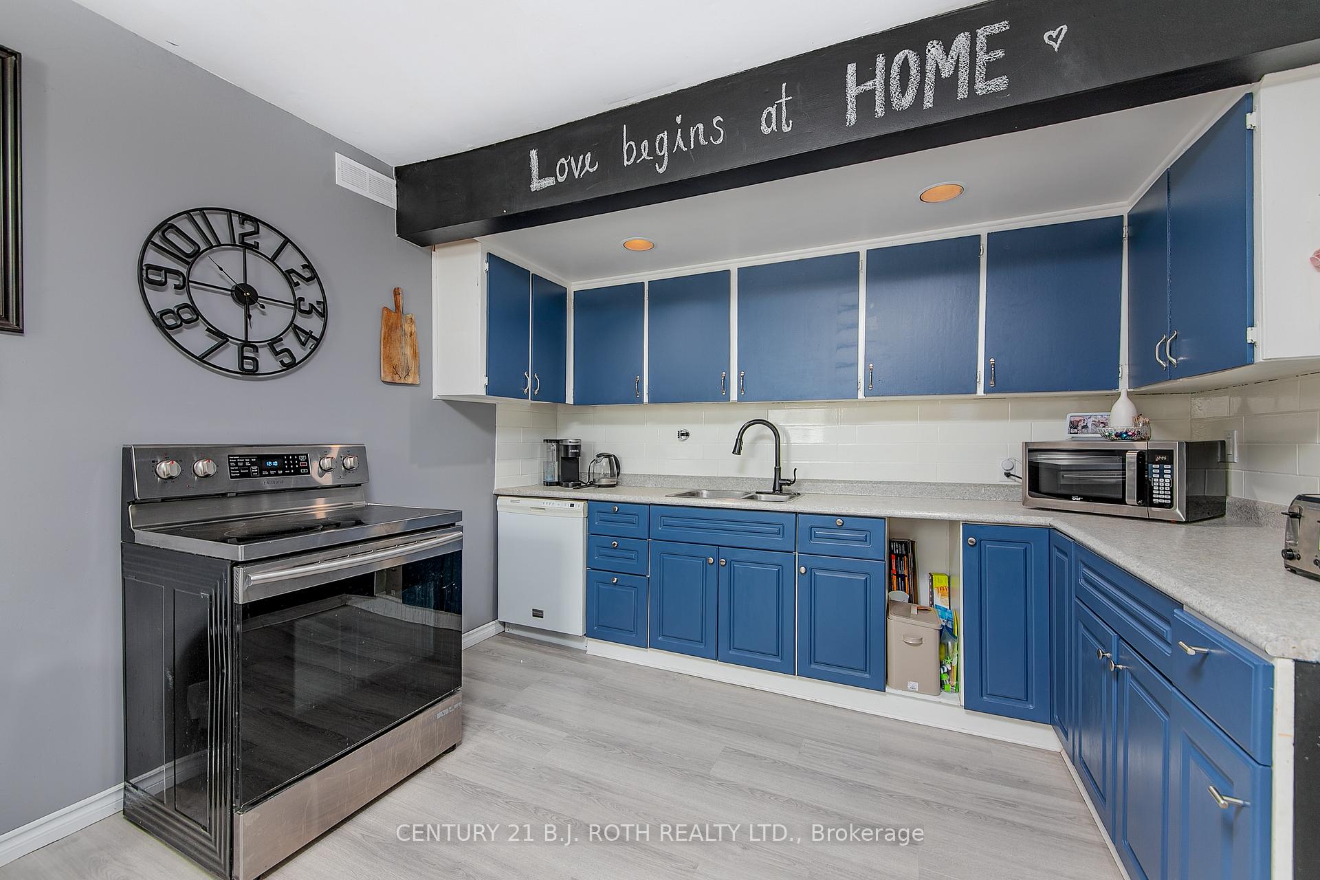 Photo 6 of 1 Lakeview Avenue, Orillia — HOMEH