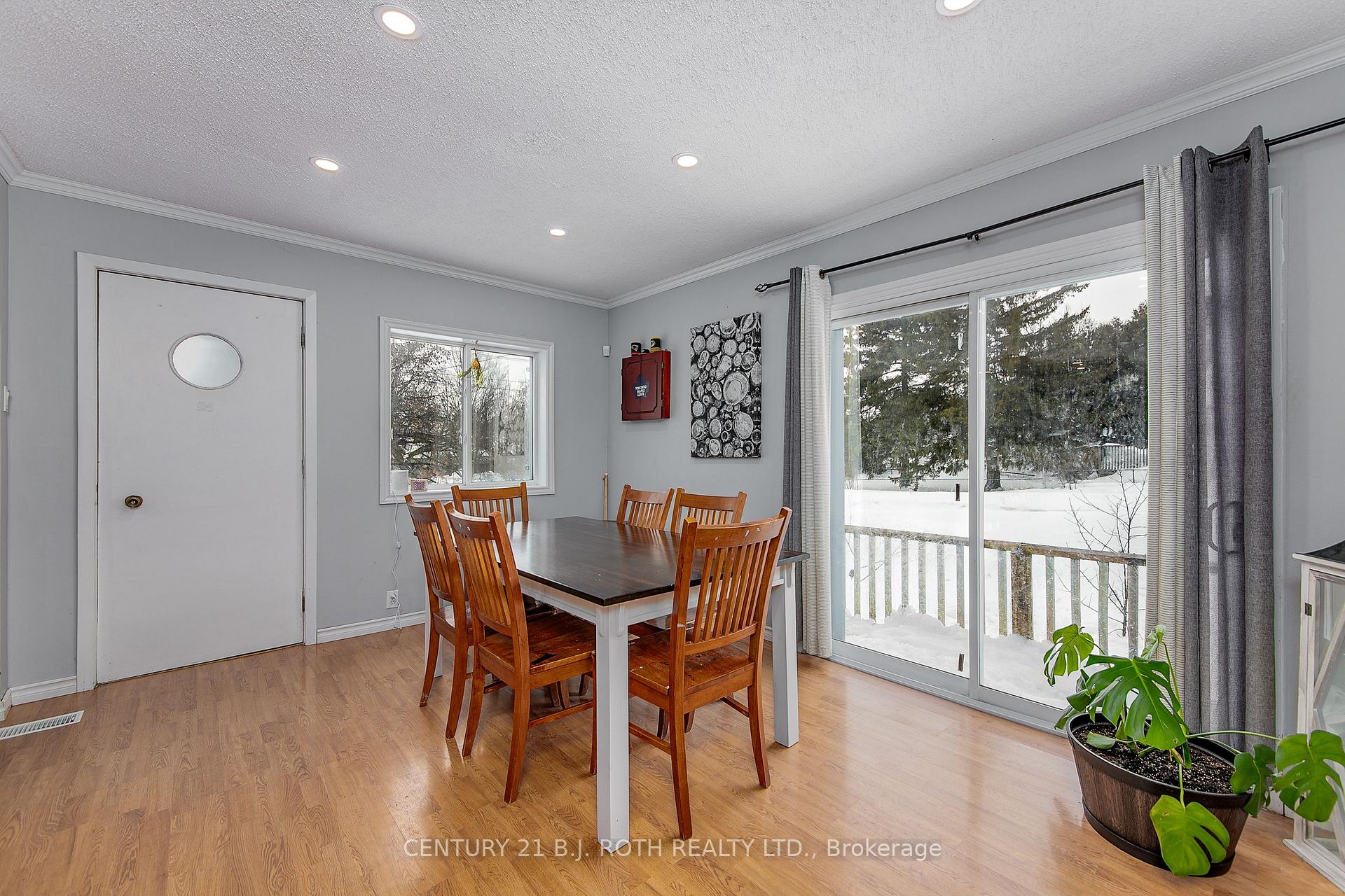 Photo 7 of 1 Lakeview Avenue, Orillia — HOMEH