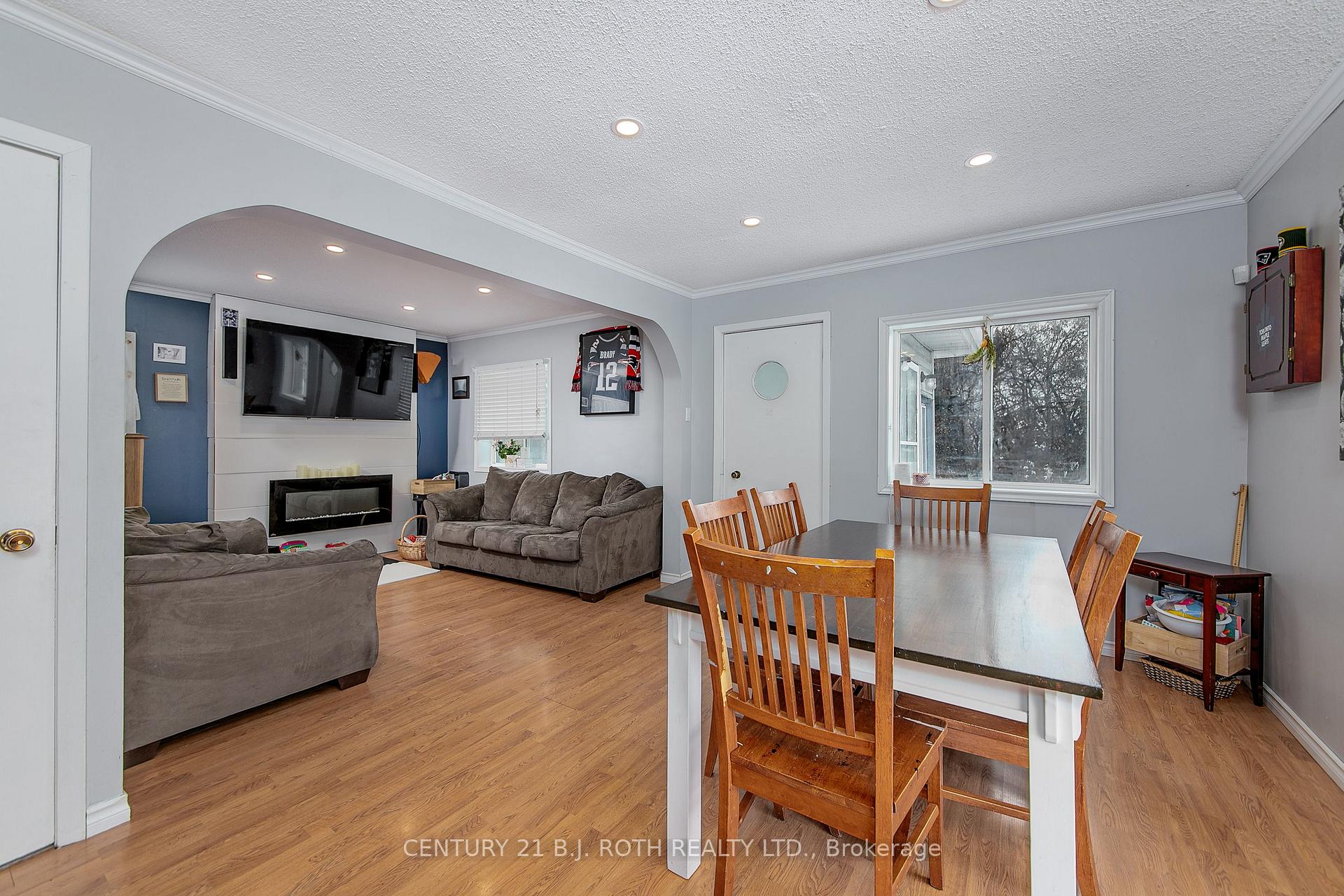Photo 8 of 1 Lakeview Avenue, Orillia — HOMEH