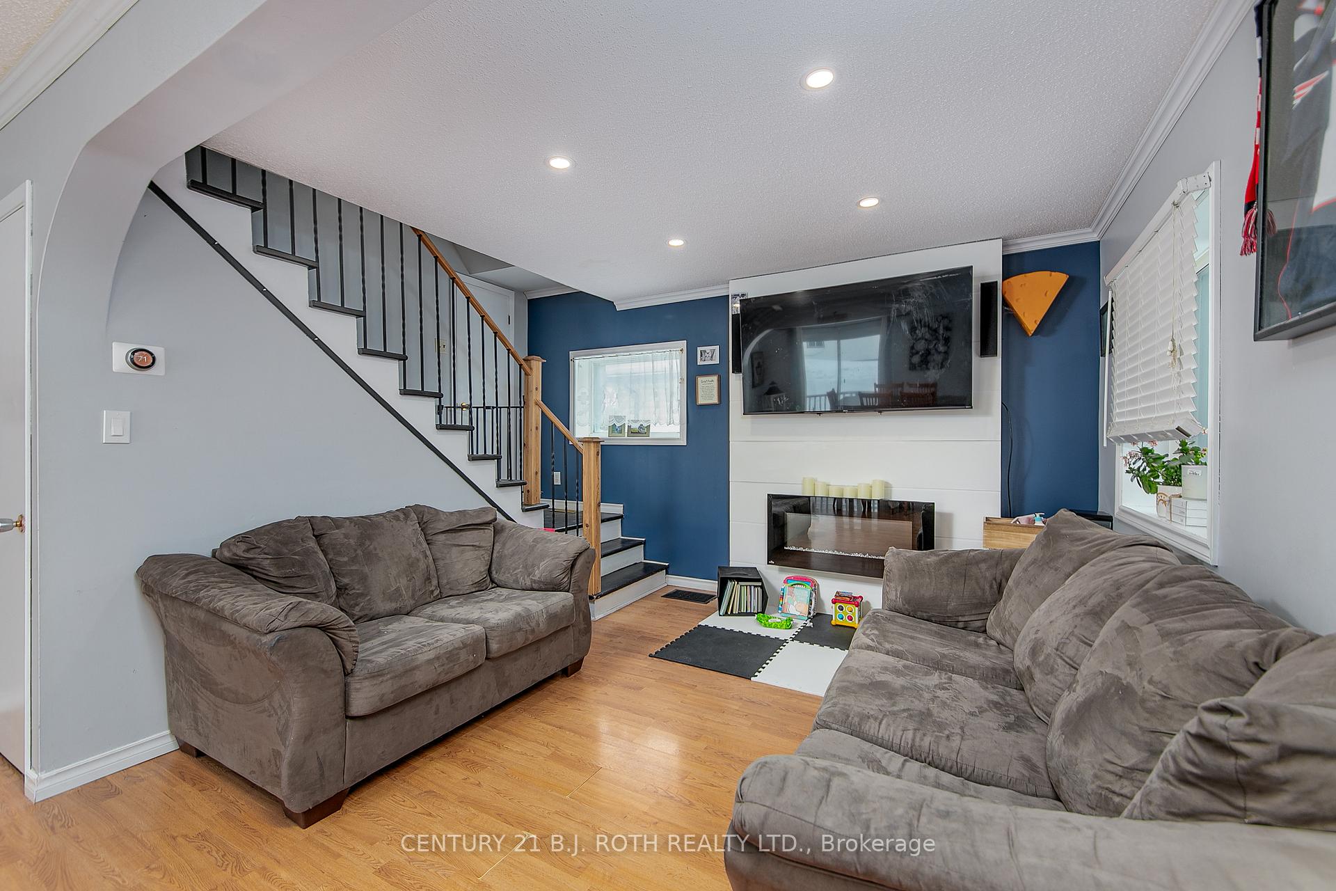 Photo 10 of 1 Lakeview Avenue, Orillia — HOMEH