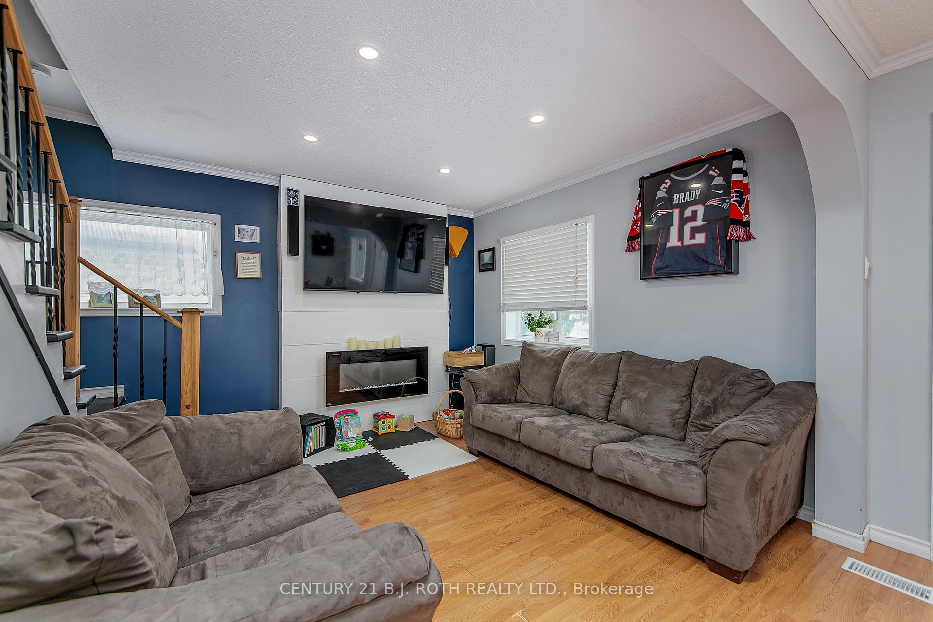 Photo 11 of 1 Lakeview Avenue, Orillia — HOMEH