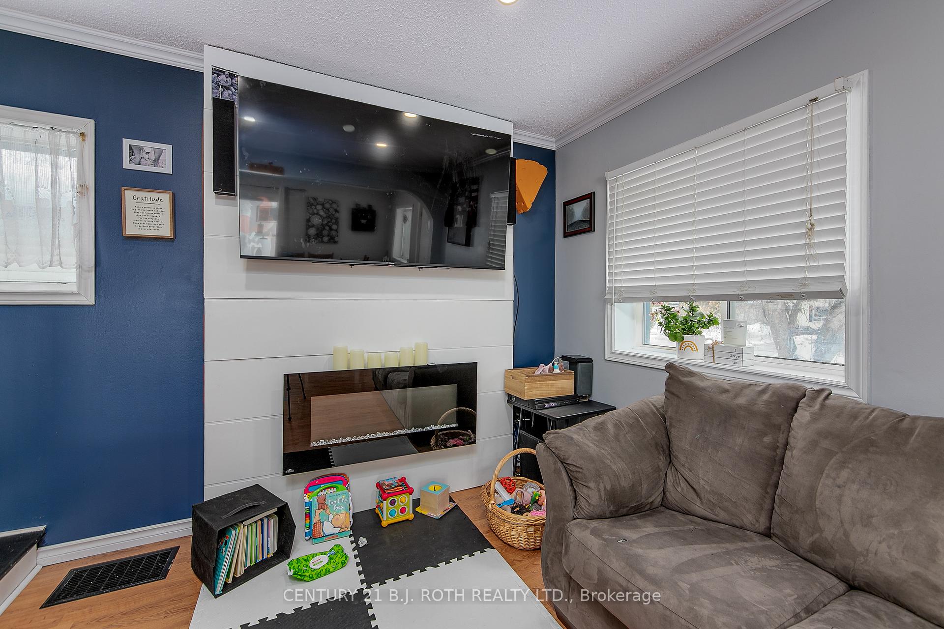Photo 13 of 1 Lakeview Avenue, Orillia — HOMEH