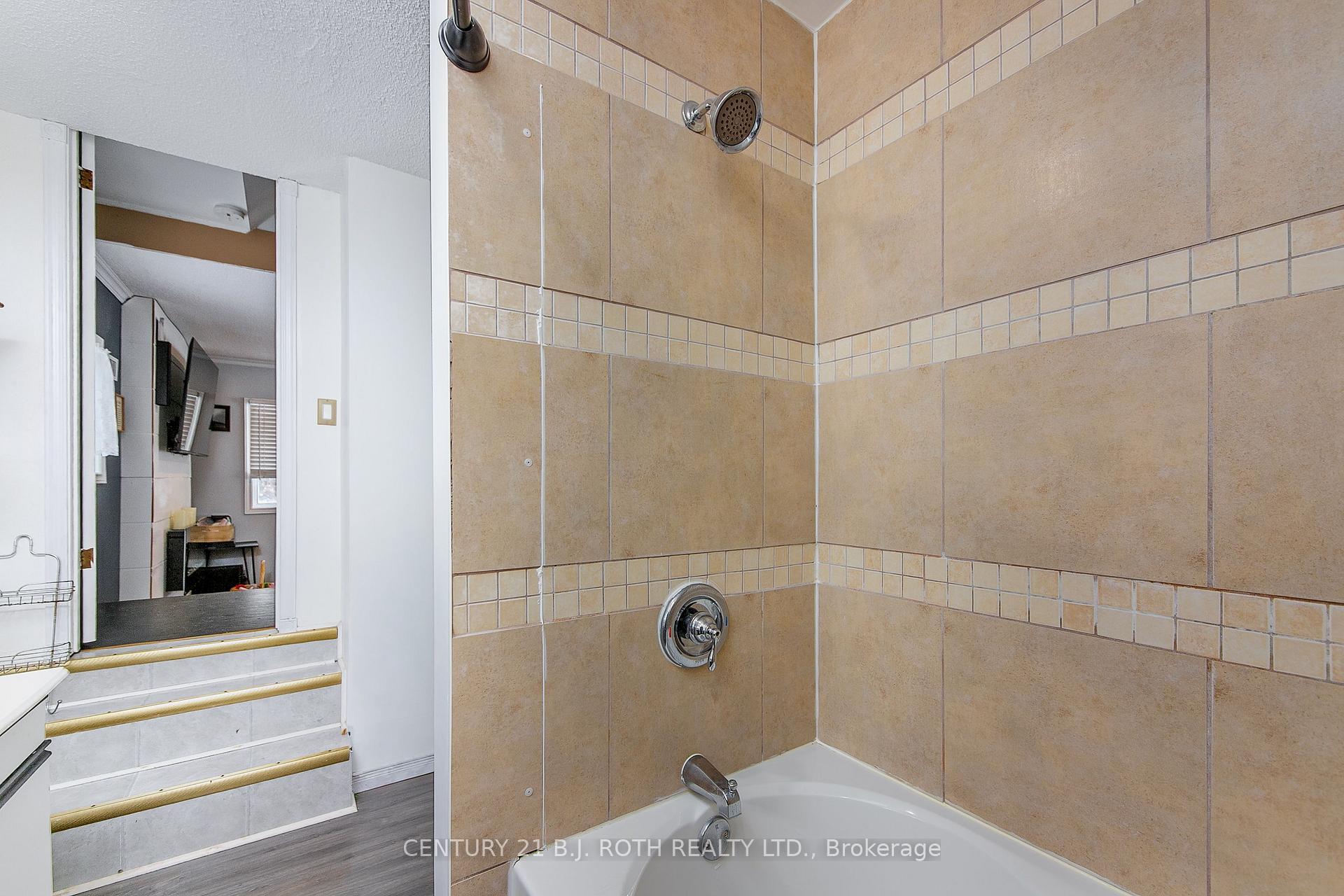 Photo 16 of 1 Lakeview Avenue, Orillia — HOMEH