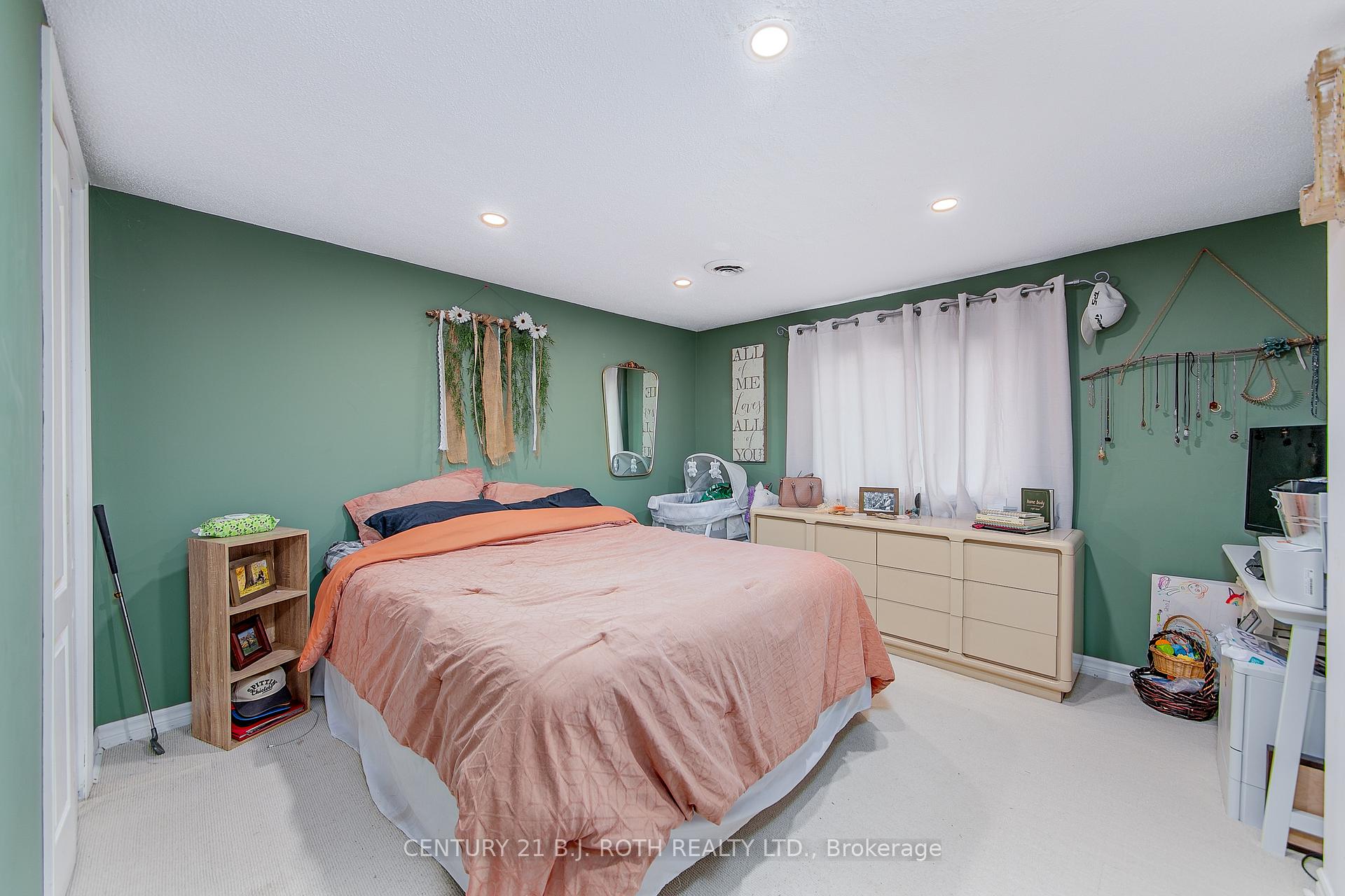 Photo 18 of 1 Lakeview Avenue, Orillia — HOMEH