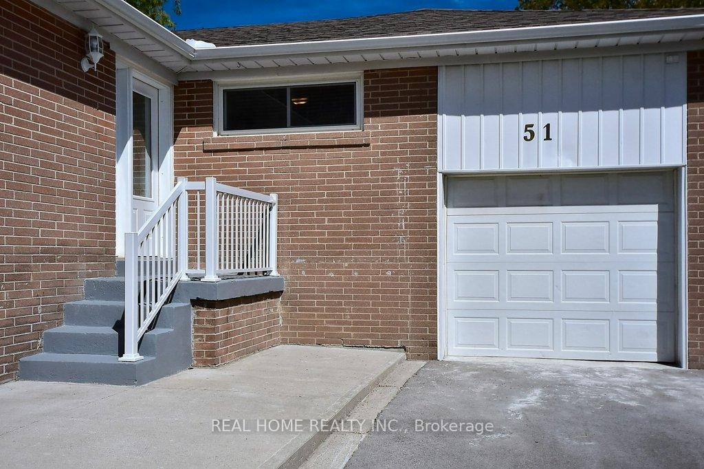 Photo 2 of 51 Gladman Avenue, Newmarket, Central Newmarket — HOMEH