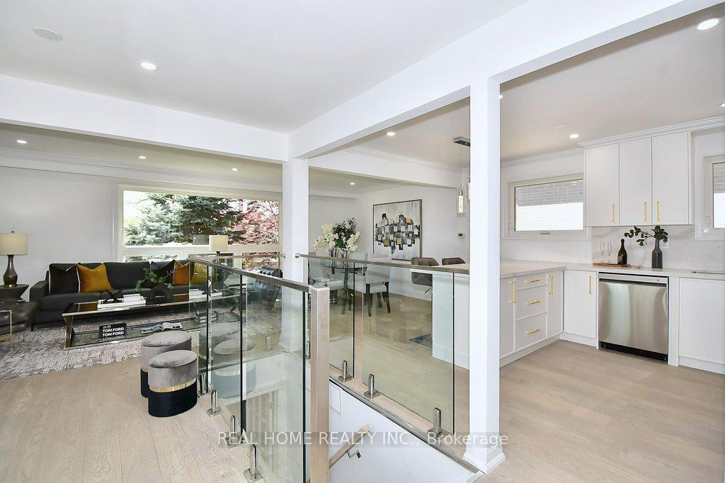 Photo 4 of 51 Gladman Avenue, Newmarket, Central Newmarket — HOMEH