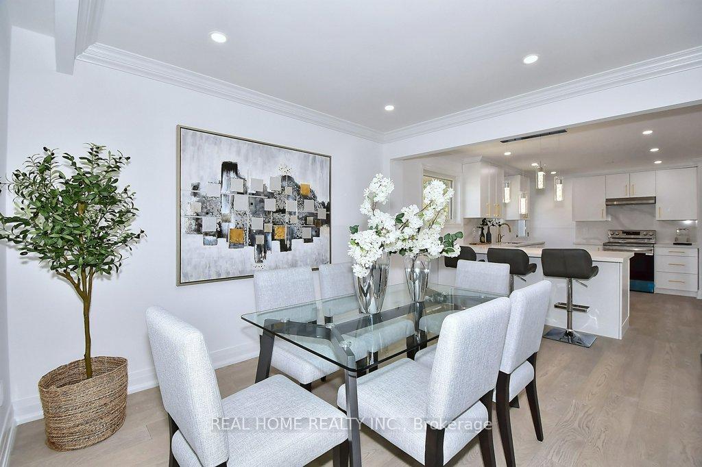 Photo 8 of 51 Gladman Avenue, Newmarket, Central Newmarket — HOMEH