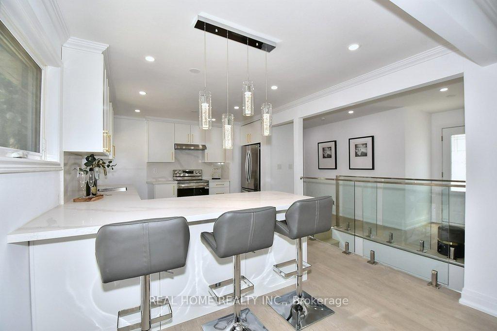Photo 9 of 51 Gladman Avenue, Newmarket, Central Newmarket — HOMEH
