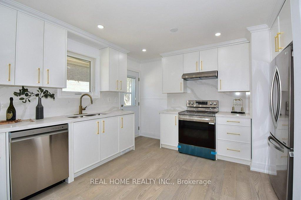Photo 10 of 51 Gladman Avenue, Newmarket, Central Newmarket — HOMEH