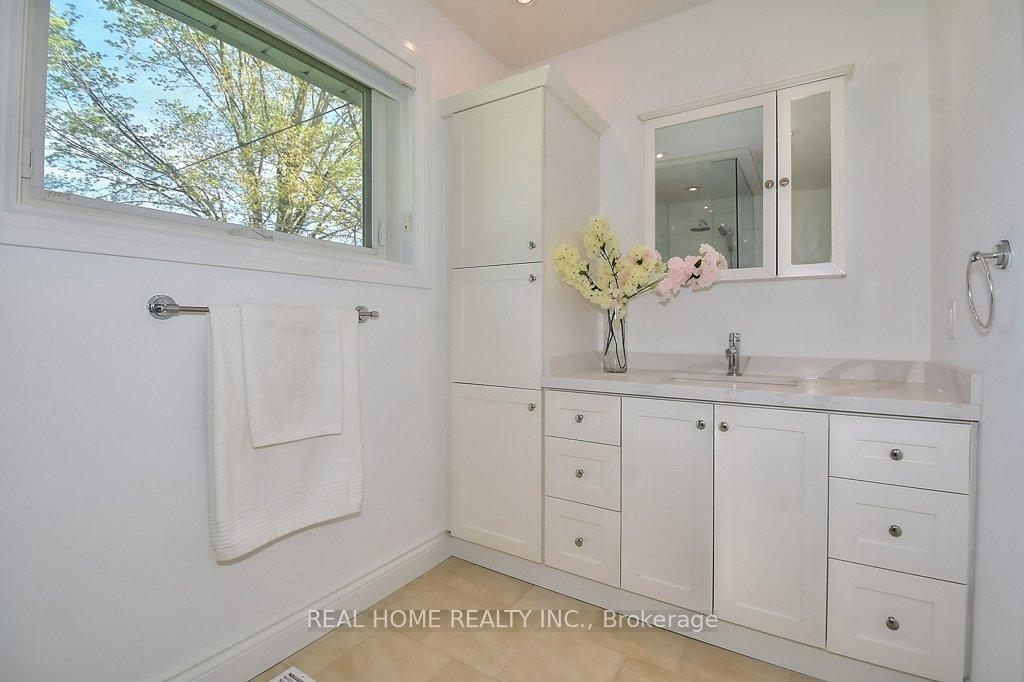Photo 16 of 51 Gladman Avenue, Newmarket, Central Newmarket — HOMEH