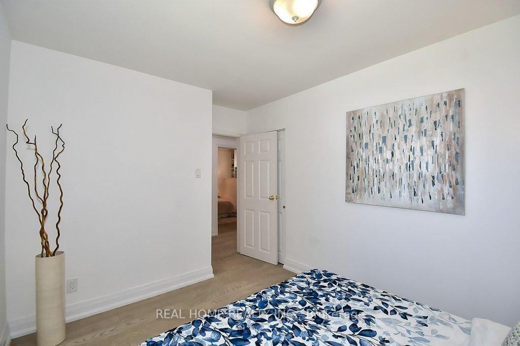 Photo 19 of 51 Gladman Avenue, Newmarket, Central Newmarket — HOMEH