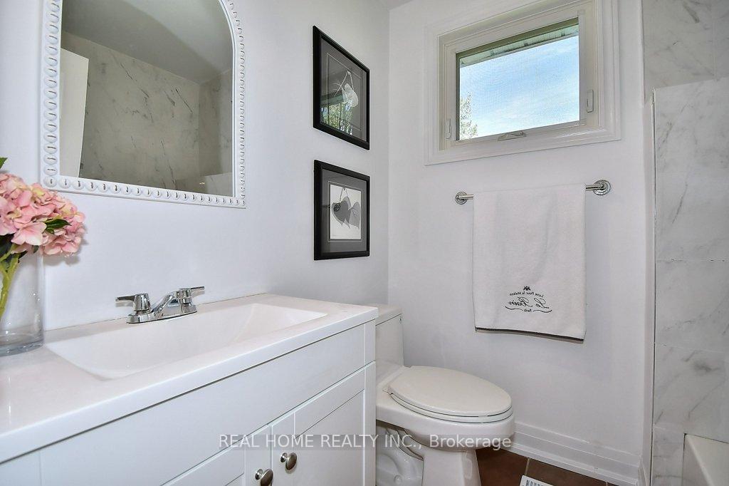 Photo 20 of 51 Gladman Avenue, Newmarket, Central Newmarket — HOMEH