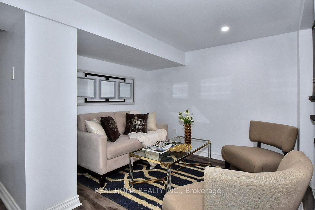 Photo 22 of 51 Gladman Avenue, Newmarket, Central Newmarket — HOMEH