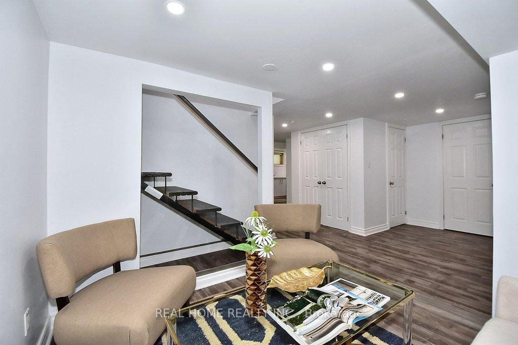 Photo 23 of 51 Gladman Avenue, Newmarket, Central Newmarket — HOMEH