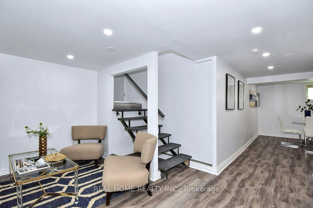Photo 24 of 51 Gladman Avenue, Newmarket, Central Newmarket — HOMEH