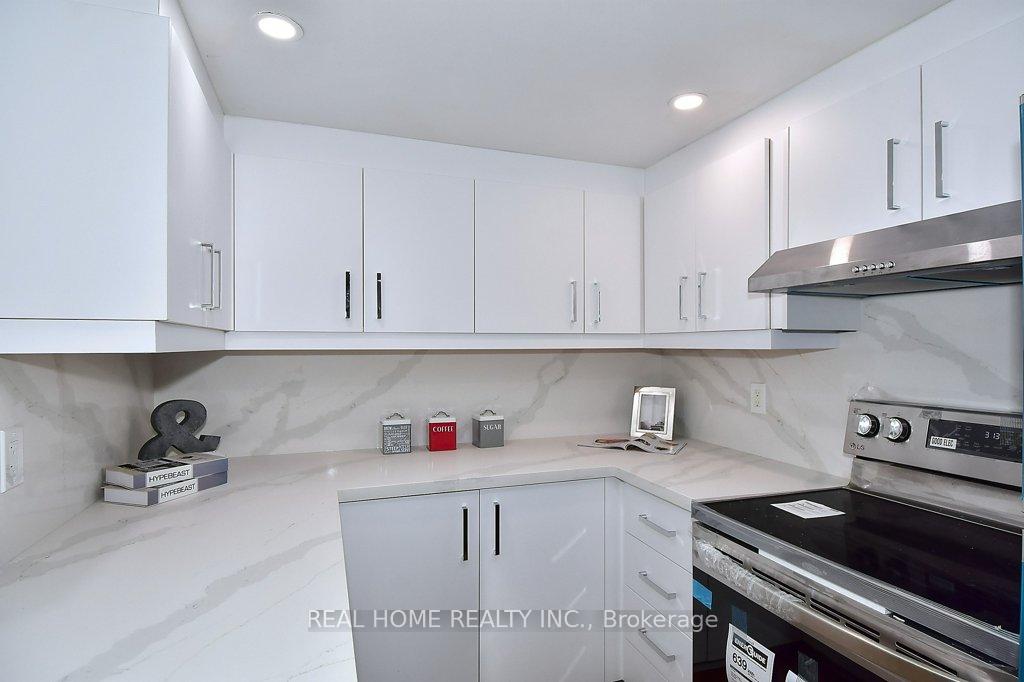 Photo 28 of 51 Gladman Avenue, Newmarket, Central Newmarket — HOMEH